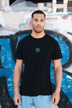 DMWU Pin T-Shirt Black/Skyblue